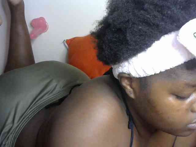 SlutyZari1 webcam