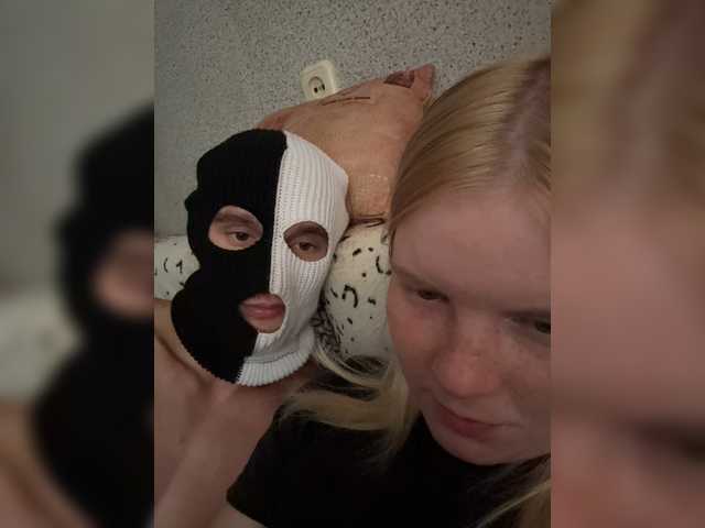 le modèle NIKADELE est en webcam porno dans un show sur le site bongacams, il possède les tags suivants: White/Caucasian,Blonde,Shaved