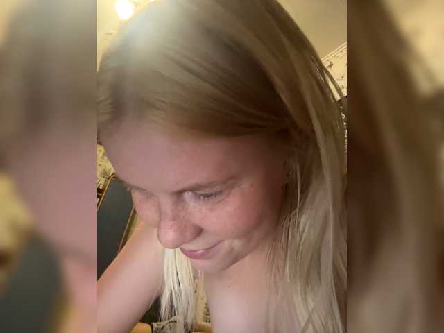 NIKADELE live webcam show