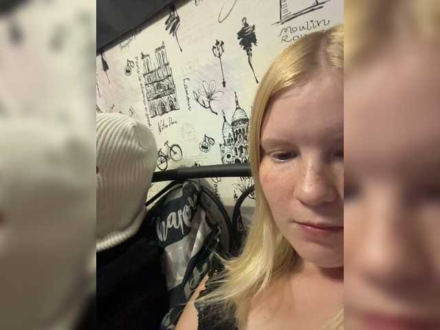 NIKADELE live webcam show