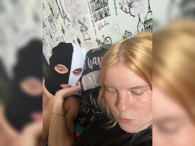 le modèle NIKADELE est en webcam porno dans un show sur le site bongacams, il possède les tags suivants: White/Caucasian,Blonde,Shaved