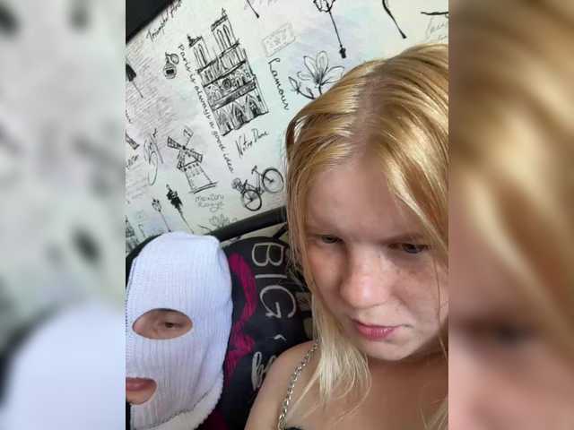 NIKADELE live webcam show