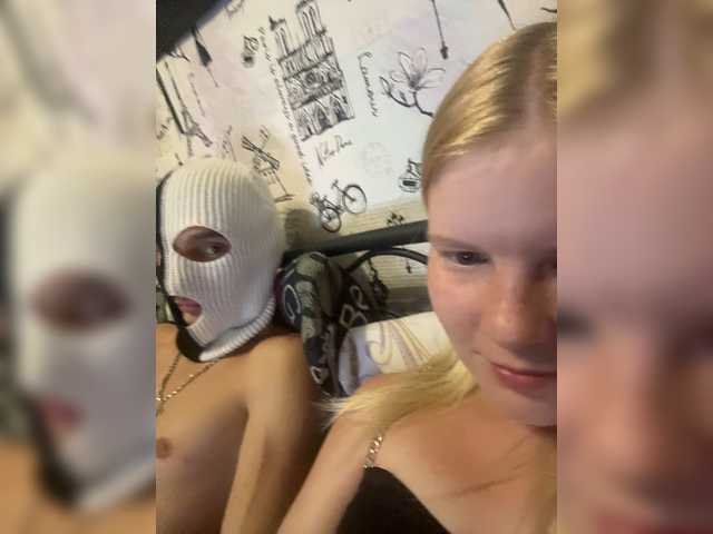 NIKADELE live webcam show