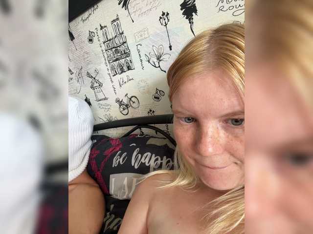 NIKADELE live webcam show
