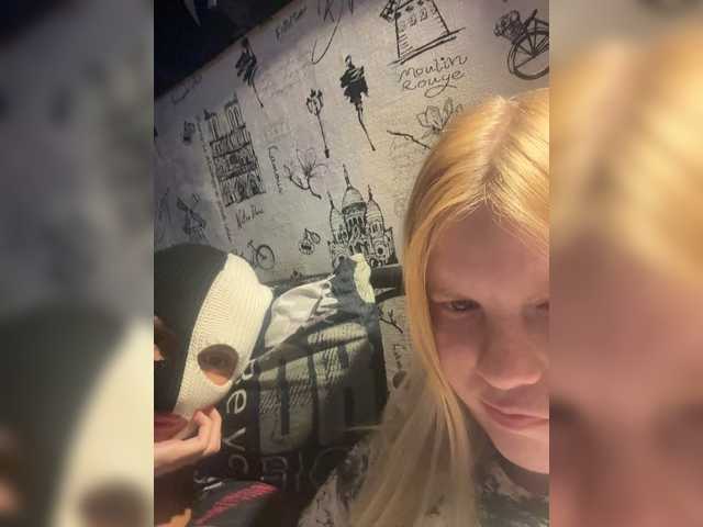 NIKADELE live webcam show