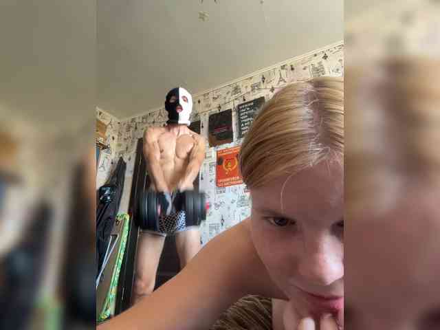 Nikadele's cam show statistics and live stream