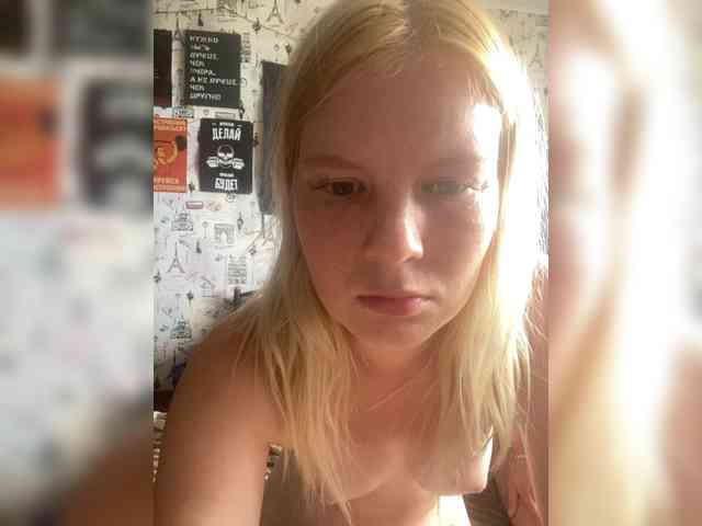 NIKADELE Sex Cam Show