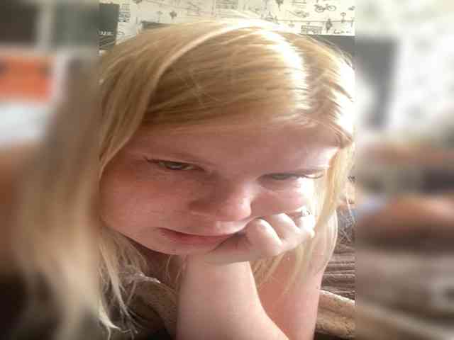 NIKADELE Sex Cam Show