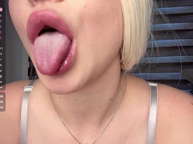 ElsaJeanX live cam on BongaCams