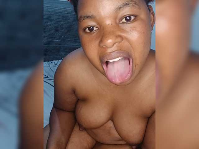 Blow-dry25 live cam on BongaCams