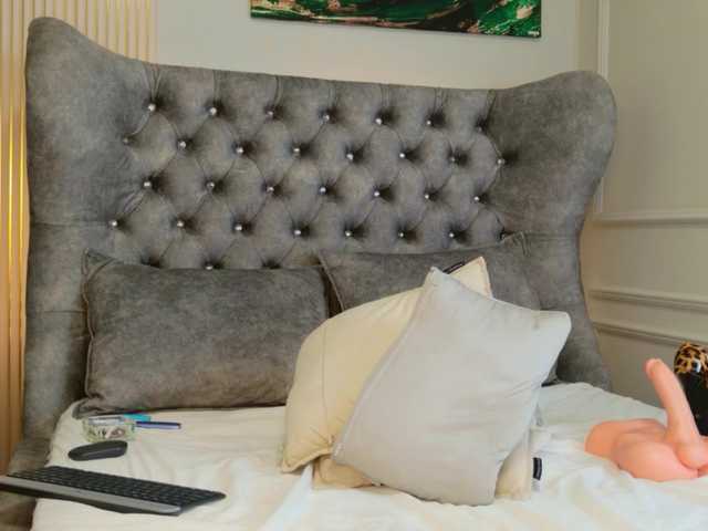 MeganXDesire — live female cam