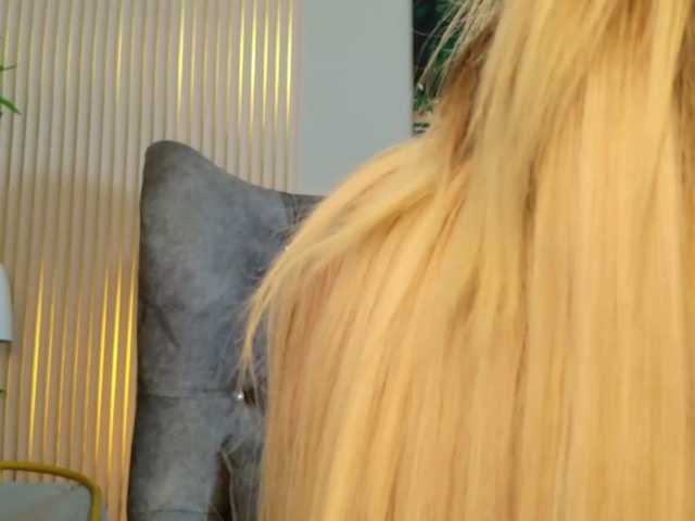 MeganXDesire live cam preview