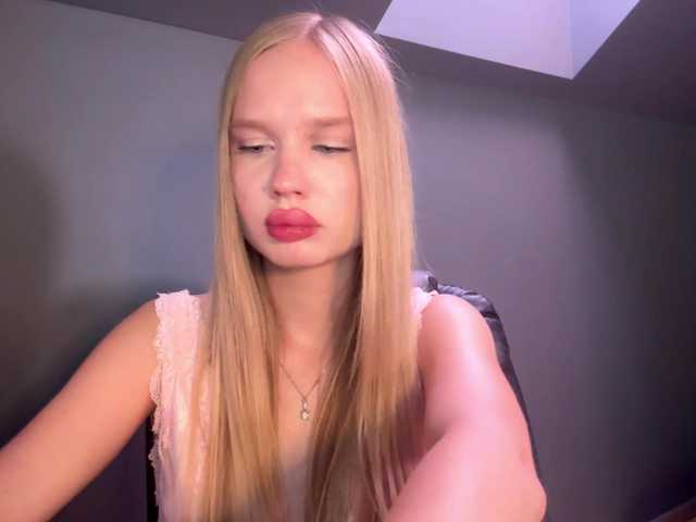 MonaGasmen live cam on BongaCams