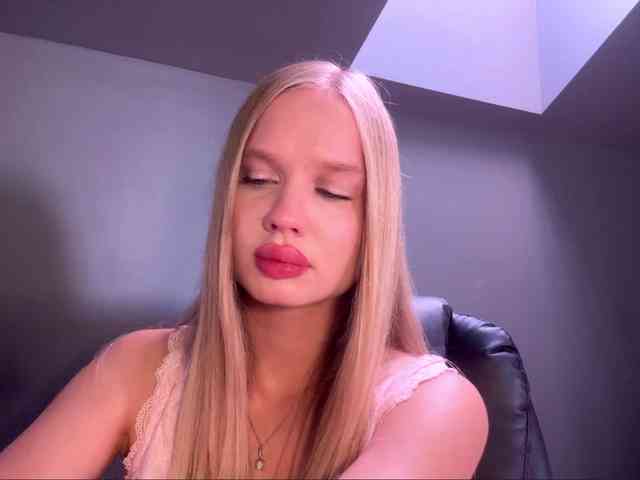 MonaGasmen webcam