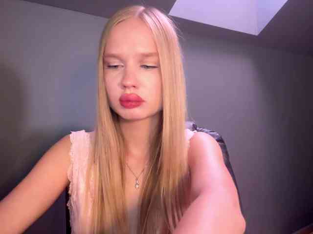 MonaGasmen webcam