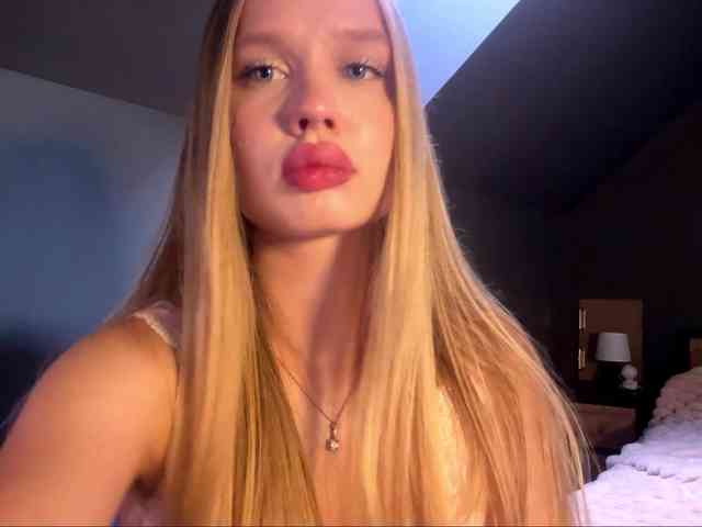 MonaGasmen webcam