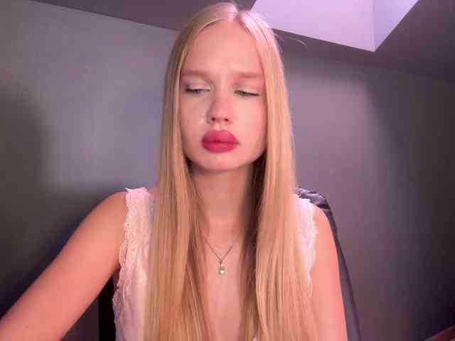 MonaGasmen webcam