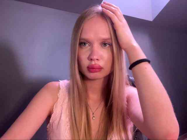 MonaGasmen webcam