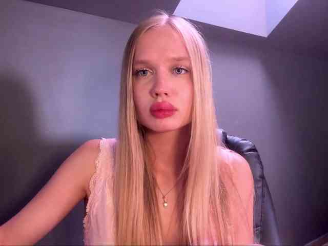 MonaGasmen webcam