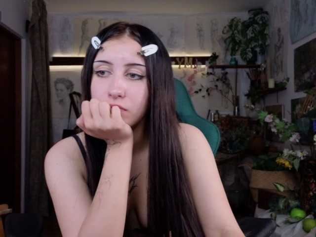 EffieMeowley live cam on BongaCams