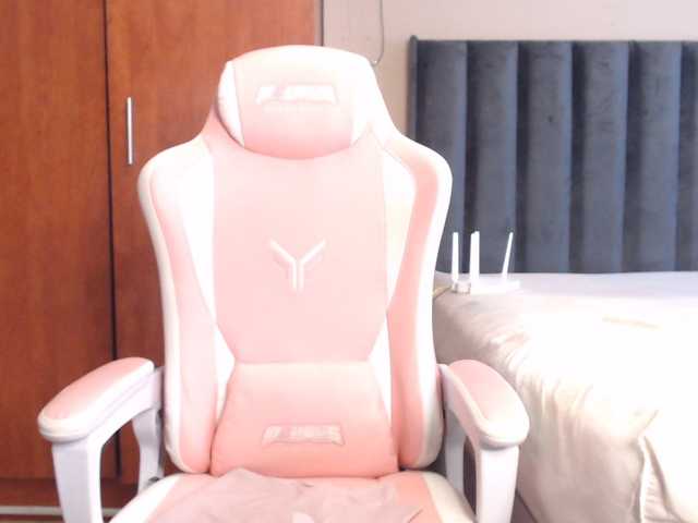 NAOMI-BESTER-1, en directo ahora en BongaCams