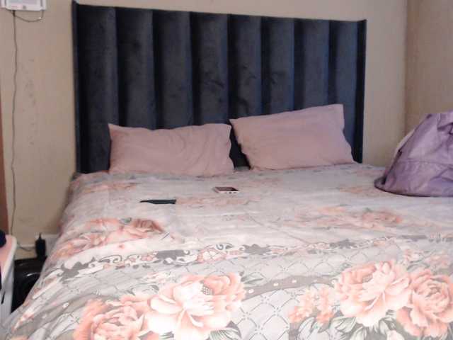 NAOMI-BESTER-1 live cam on BongaCams