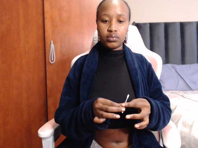 NAOMI-BESTER-1 live cam on BongaCams