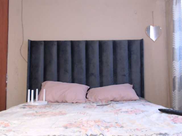 NAOMI-BESTER-1 live cam preview