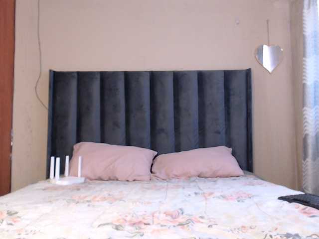 NAOMI-BESTER-1 live cam on BongaCams