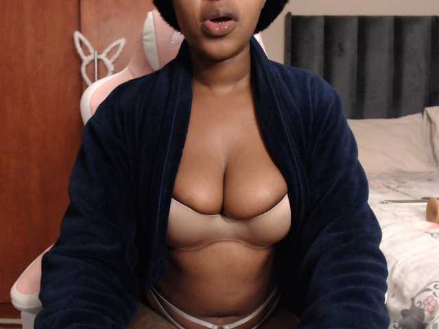 NAOMI-BESTER-1 live cam on BongaCams