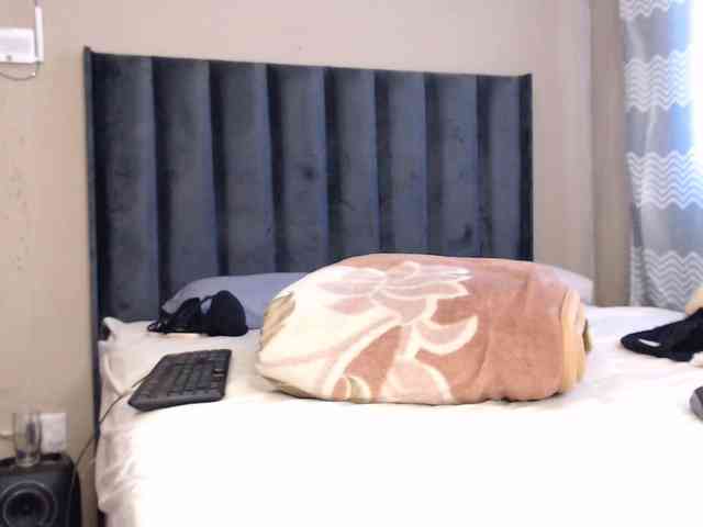 NAOMI-BESTER-1 webcam