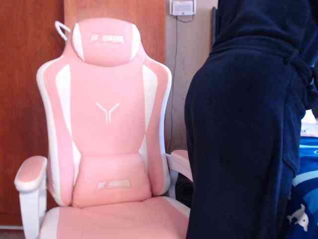 NAOMI-BESTER-1 webcam