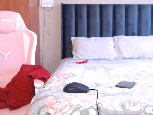 NAOMI-BESTER-1 webcam