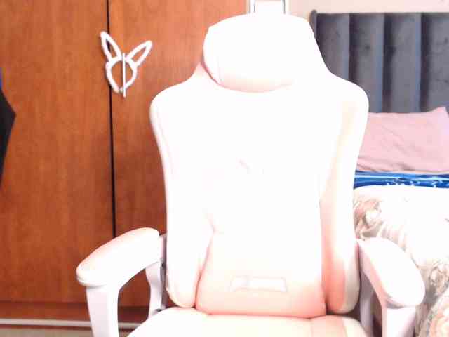 NAOMI-BESTER-1 webcam