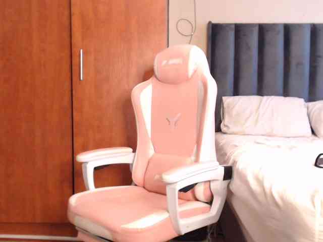 NAOMI-BESTER-1 webcam