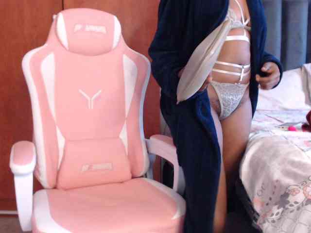NAOMI-BESTER-1 webcam