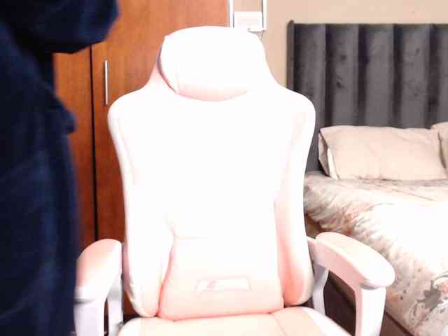 NAOMI-BESTER-1 webcam