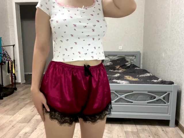 KarinaMoor live cam on BongaCams