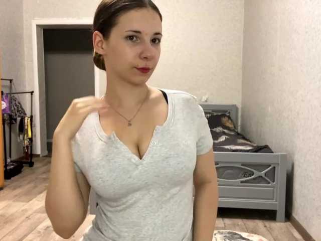 KarinaMoor live cam on BongaCams