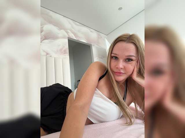 Vikavixxx live cam on BongaCams