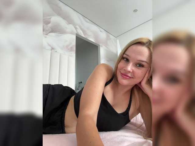 Vikavixxx live cam on BongaCams