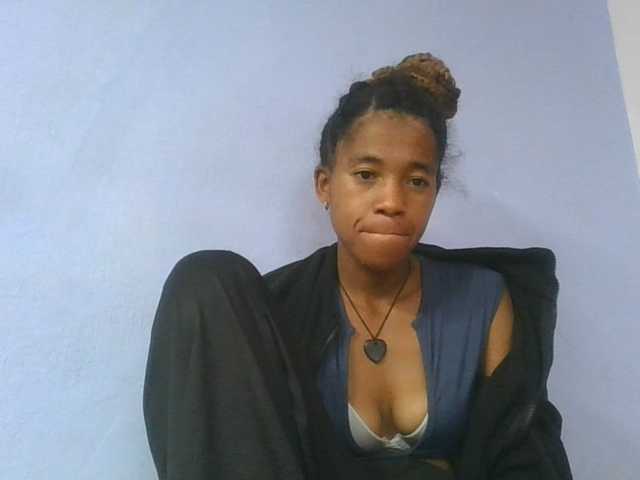Charlinah live cam on BongaCams