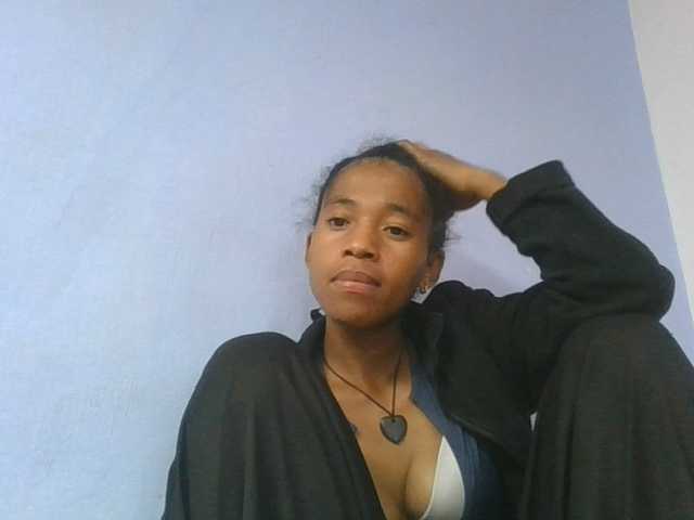 Charlinah live cam on BongaCams