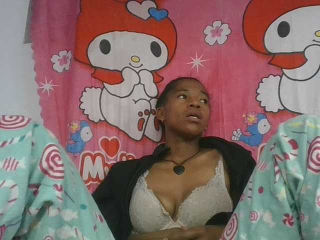 Charlinah live cam on BongaCams