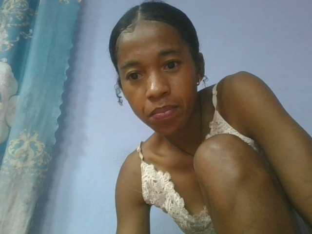 Charlinah live cam on BongaCams