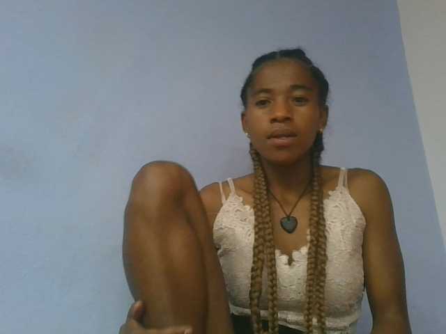 Charlinah live cam on BongaCams