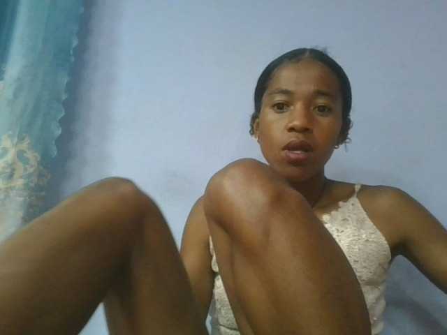 Charlinah live cam on BongaCams