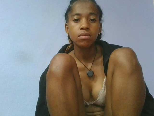 Charlinah live cam on BongaCams