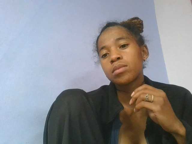 Charlinah live cam on BongaCams