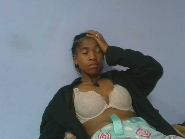 Charlinah live cam on BongaCams